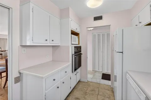 $475,000 | 1365 Snell Isle Boulevard Northeast, Unit 6A, St. Petersburg, FL 33704