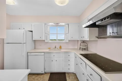 $475,000 | 1365 Snell Isle Boulevard Northeast, Unit 6A, St. Petersburg, FL 33704