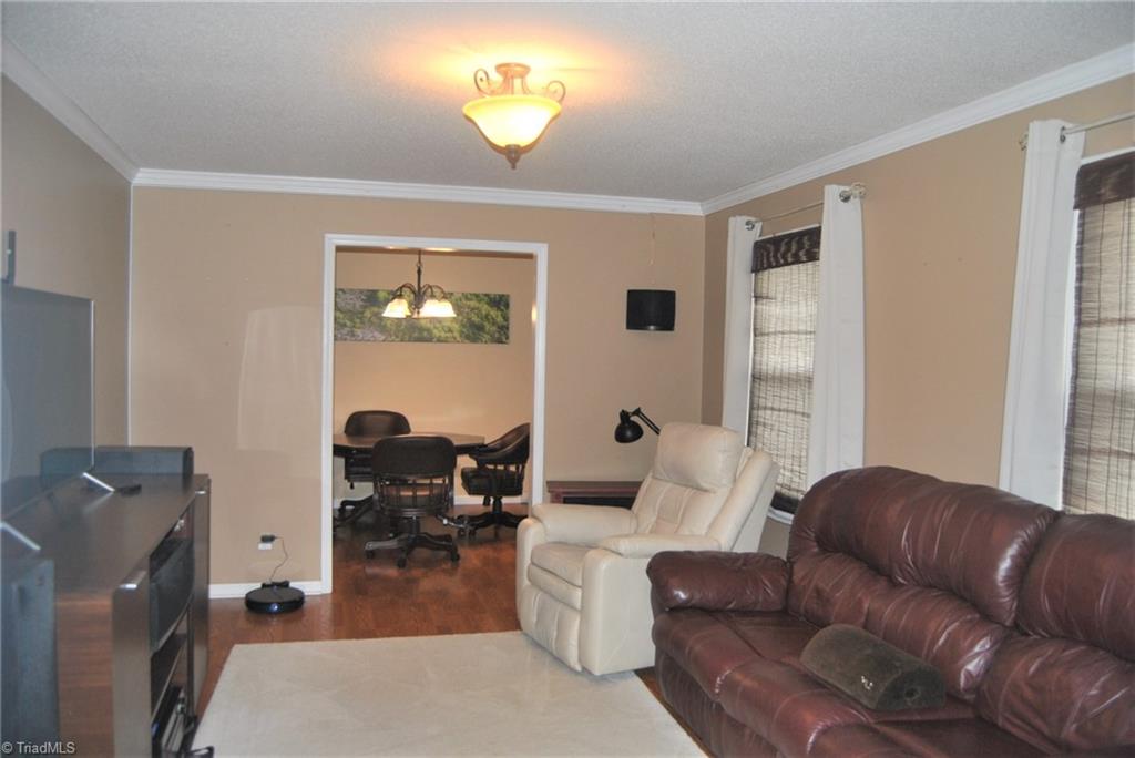 3928 Tanglebrook Road High Point, NC 27265 - Photo 3 of 31 Gallery Image 3