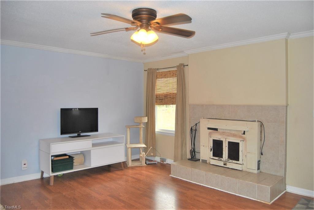 3928 Tanglebrook Road High Point, NC 27265 - Photo 9 of 31 Gallery Image 9