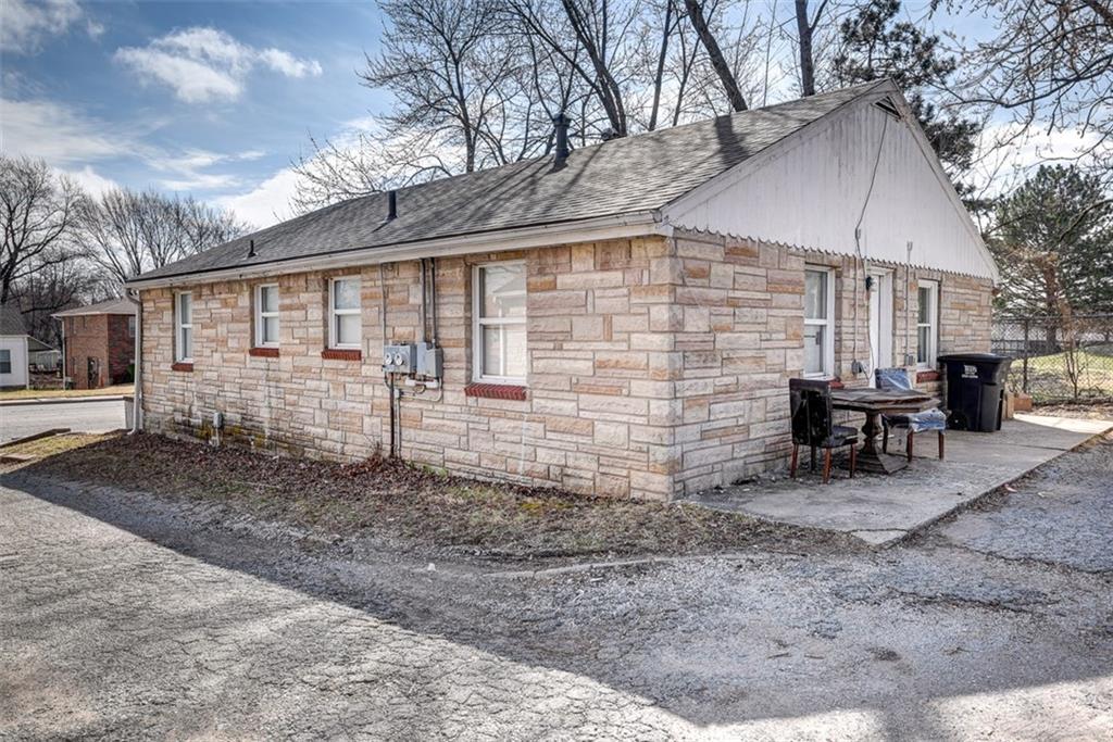 724 North Noland Road Independence, MO 64050 - Photo 10 of 21