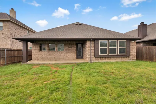 $365,000 | 1129 Snowy Owl Drive, Alvarado, TX 76009