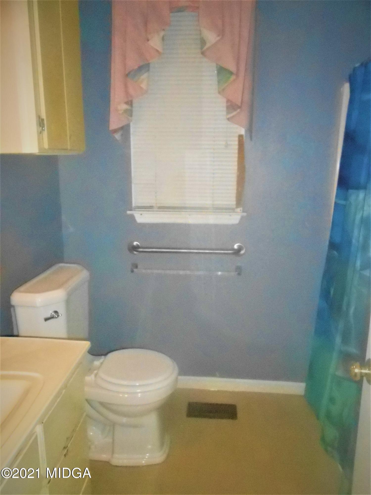 126 Carter Circle Warner Robins, GA 31093 - Photo 5 of 13 a bathroom with a toilet and a window