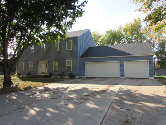 $409,000 | 1700 Knollwood Drive, Fairmont, MN 56031