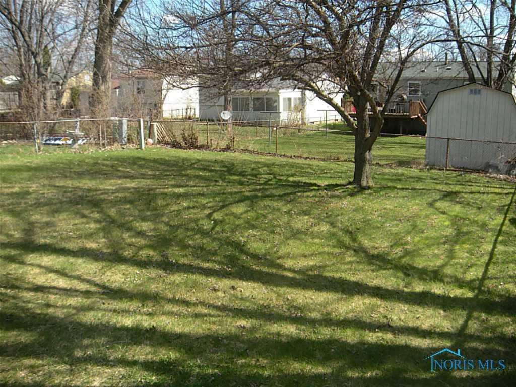 816 Burke Glen Road Toledo, OH 43607 - Photo 12 of 14 Backyard.