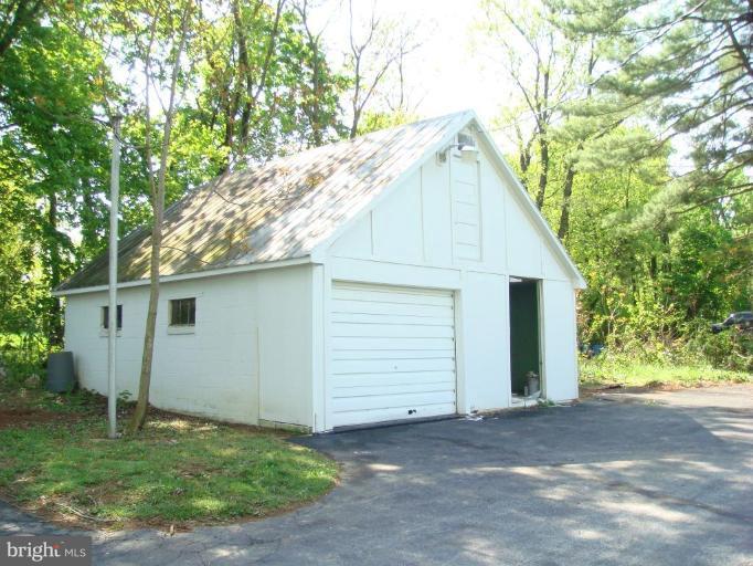 16641 Frederick Road Mount Airy, MD 21771 - Photo 17 of 20 Garage 1