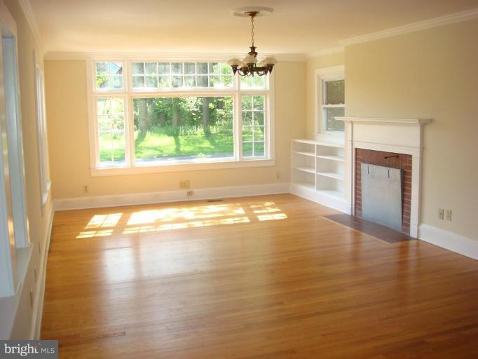 16641 Frederick Road Mount Airy, MD 21771 - Photo 8 of 20 Living Room