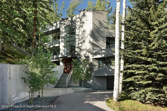 a view of a houses with a yard