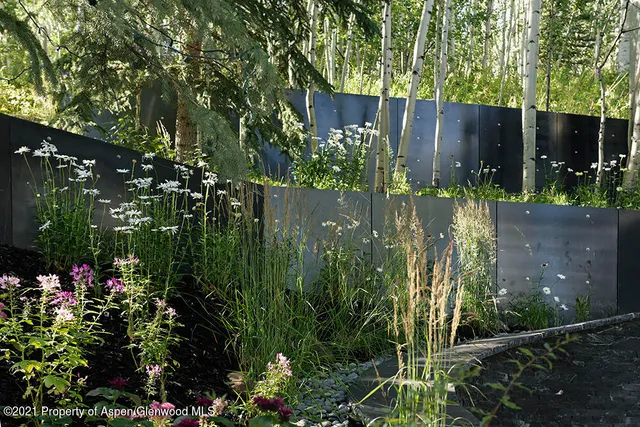 a view of a bedroom with washer and dryer