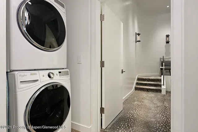 a view of roof deck with wooden floor and fence