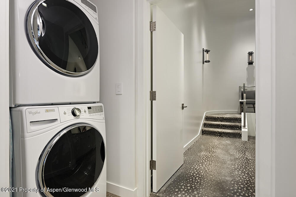 546 Edgewood Lane Snowmass Village, CO 81615 - Photo 39 of 60 a view of a bedroom with washer and dryer