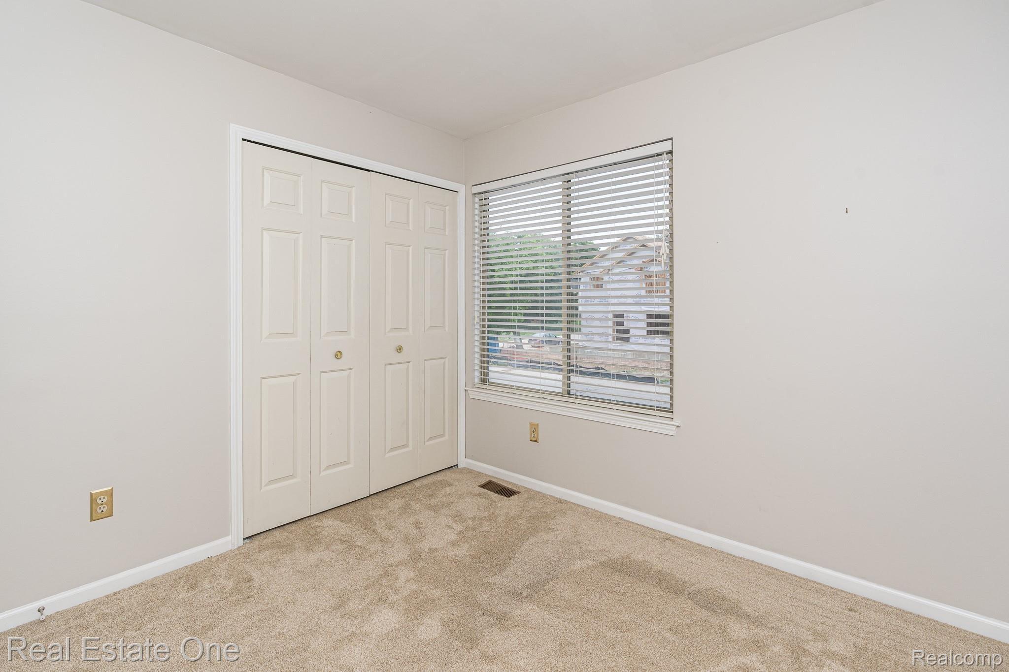 746 Elizabeth Street Rochester, MI 48307 - Photo 15 of 26 Bedroom