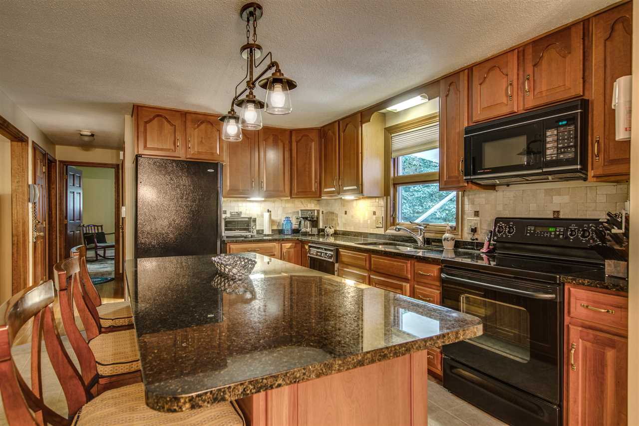 18 Pettingale Road Amherst, NH 03031 - Photo 6 of 32