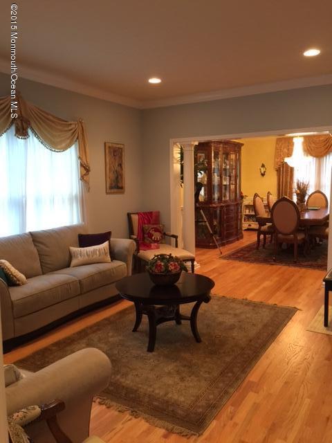 106 Autumn Road Matawan, NJ 07747 - Photo 5 of 29 Living Room