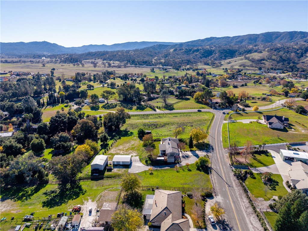 9220 Carmel Road Atascadero, CA 93422 - Photo 54 of 61 The home is located in southern Atascadero which makes commuting to south county quick and easy.