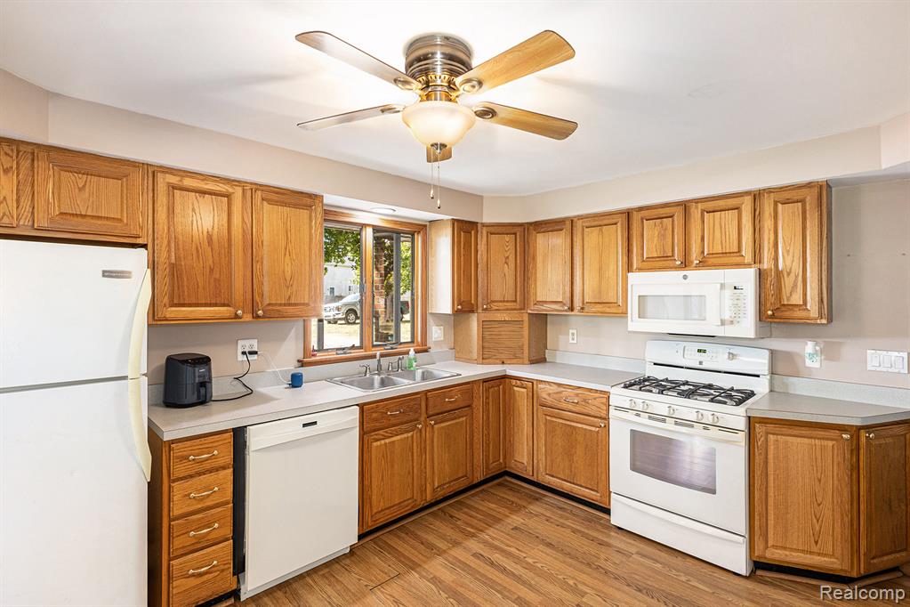 320 Barker Road Whitmore Lake, MI 48189 - Photo 11 of 27 Gallery Image 11