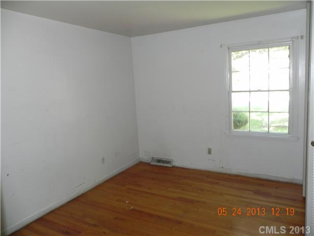 5839 Pepperhill Road Charlotte, NC 28212 - Photo 8 of 12 Gallery Image 8
