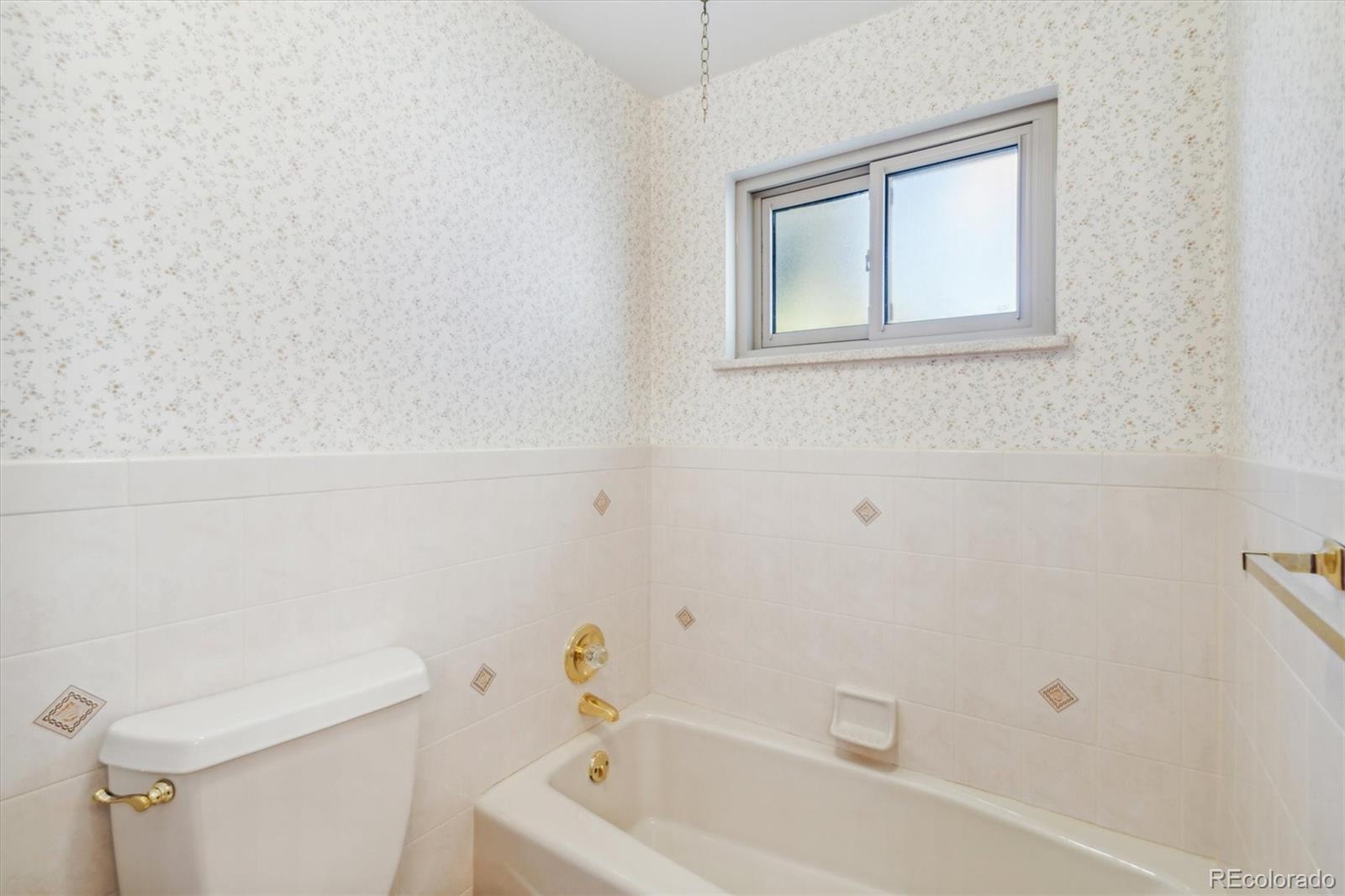 20 Rangeview Place Wheat Ridge, CO 80215 - Photo 31 of 49 a bathroom with a bathtub and a toilet