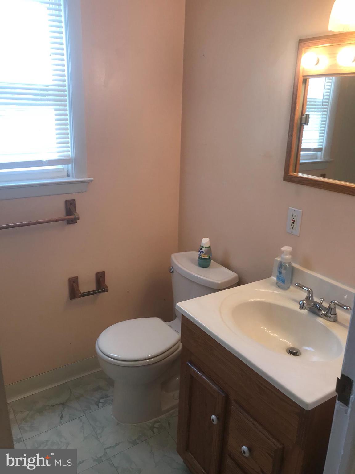 1645 Riverwood Road Baltimore, MD 21221 - Photo 12 of 24 Full bath upper level