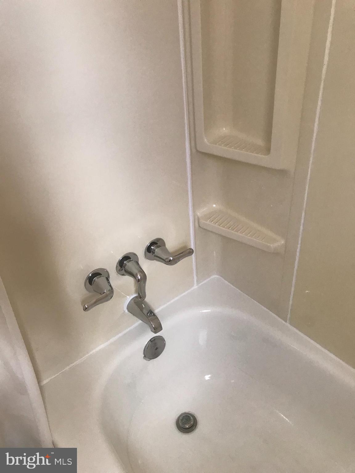 1645 Riverwood Road Baltimore, MD 21221 - Photo 13 of 24 Bathtub