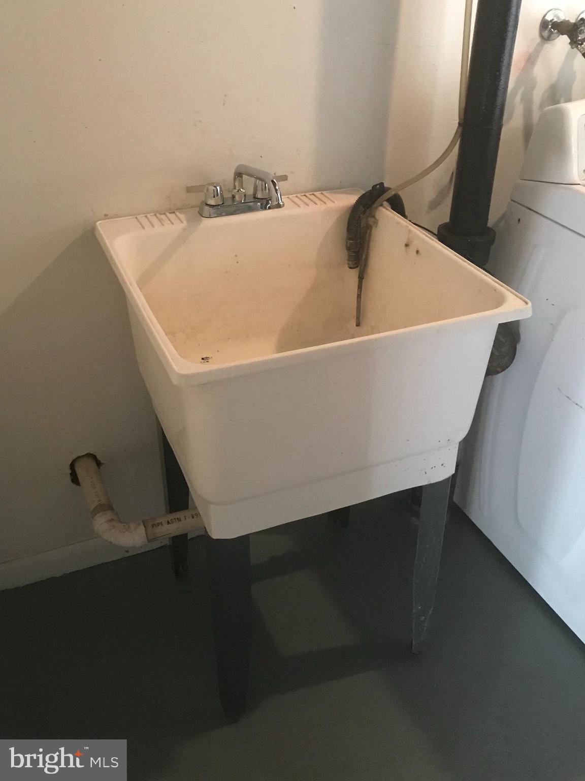 1645 Riverwood Road Baltimore, MD 21221 - Photo 19 of 24 Laundry tub