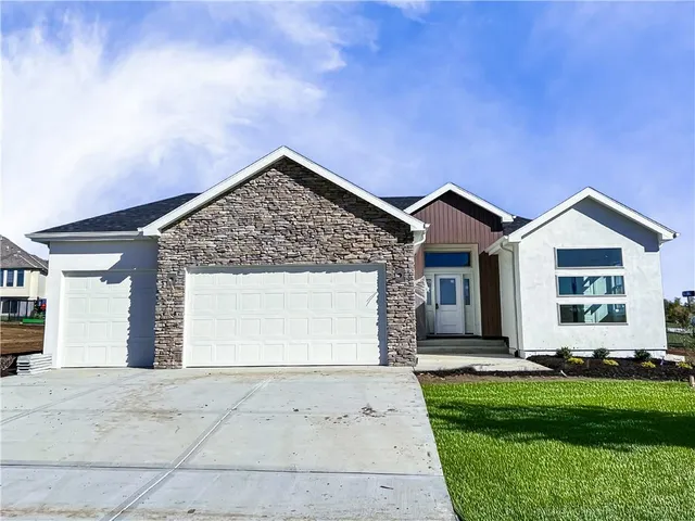 $600,000 | 2601 Northeast Wheatley Drive, Blue Springs, MO 64029