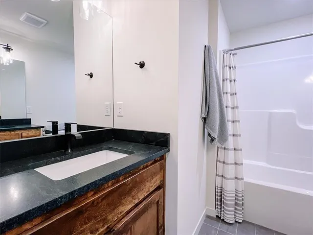 $600,000 | 2601 Northeast Wheatley Drive, Blue Springs, MO 64029