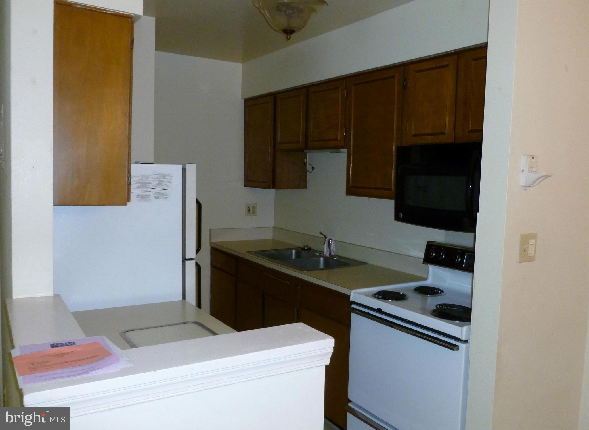 5913 E Prince James Drive, Unit 33 Springfield, VA 22152 - Photo 2 of 8 Kitchen