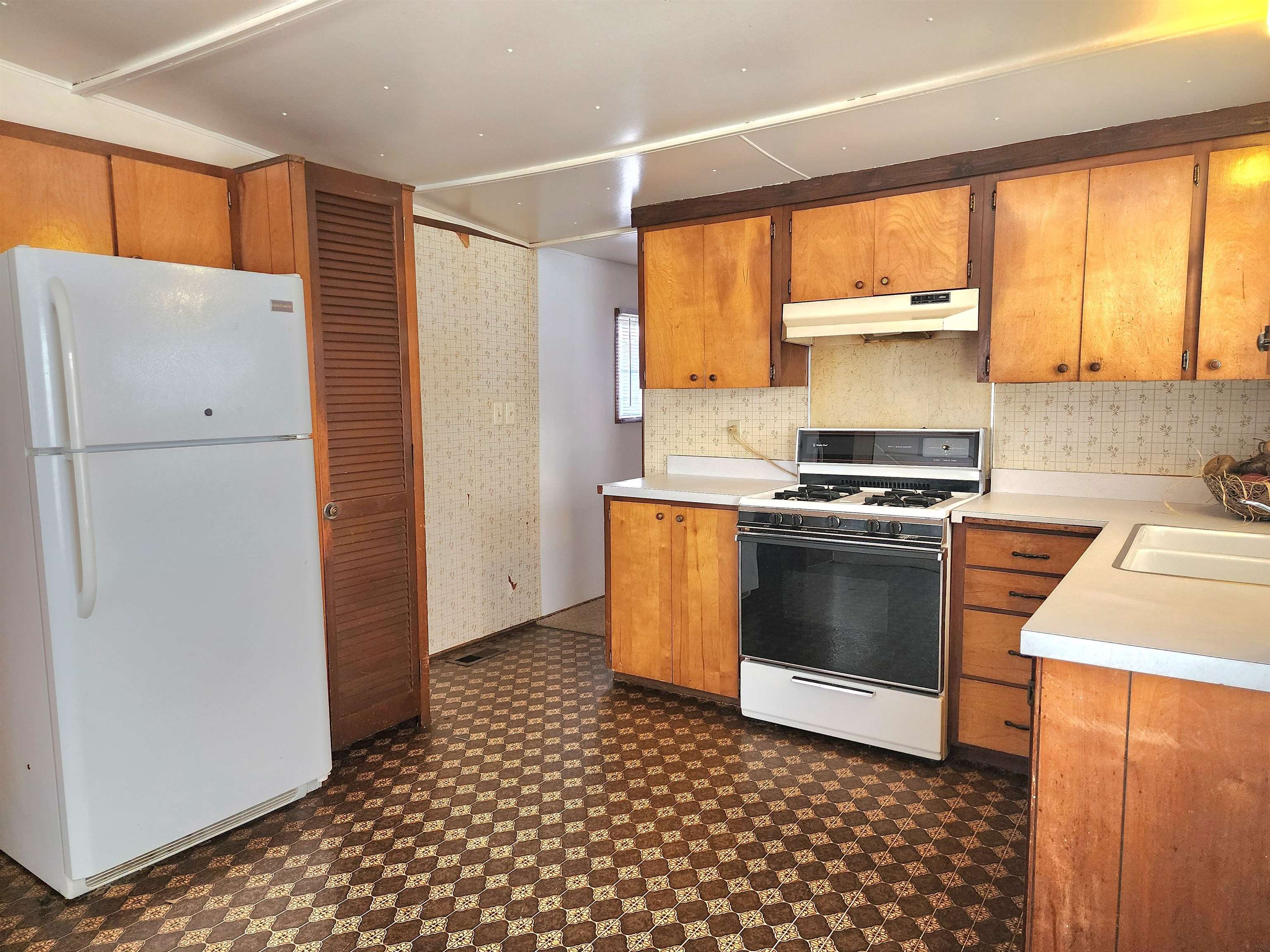 127 East High Street Wautoma, WI 54982 - Photo 6 of 26