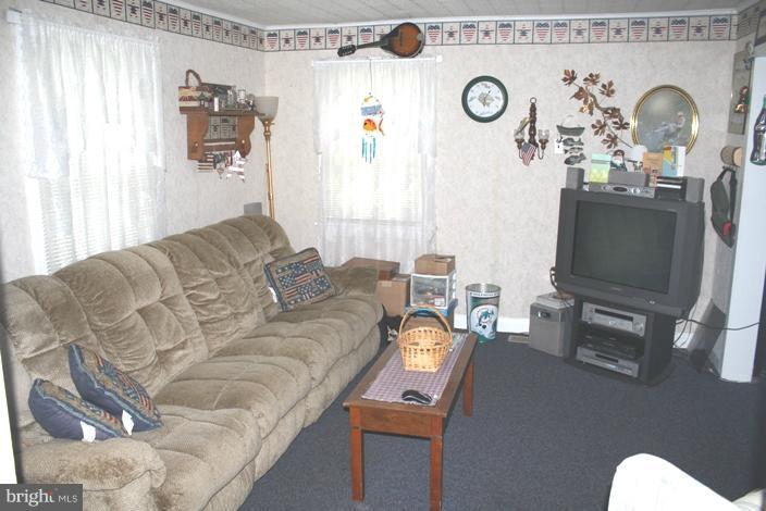 15518 Falling Waters Road Williamsport, MD 21795 - Photo 10 of 11 Living Room