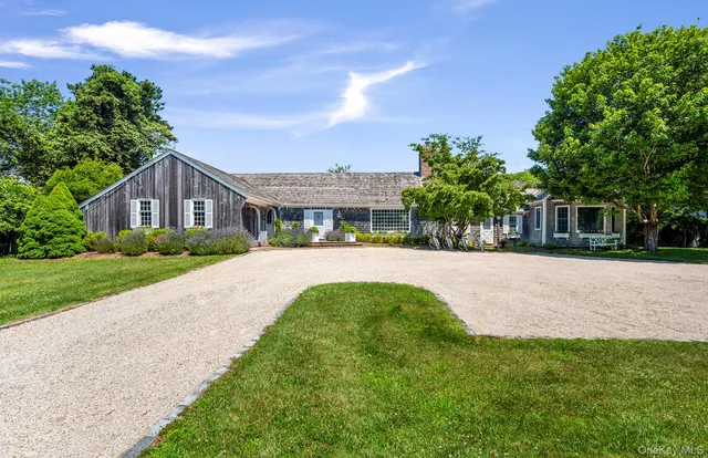 $5,195,000 | 19 Quaquanantuck Lane, Quogue, NY 11959
