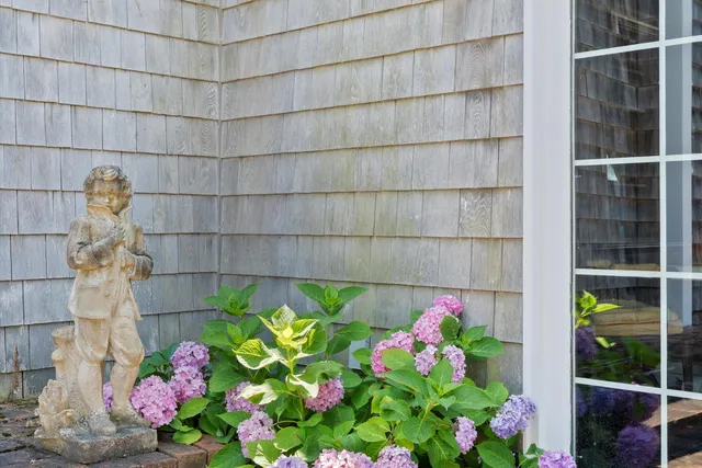 $5,195,000 | 19 Quaquanantuck Lane, Quogue, NY 11959