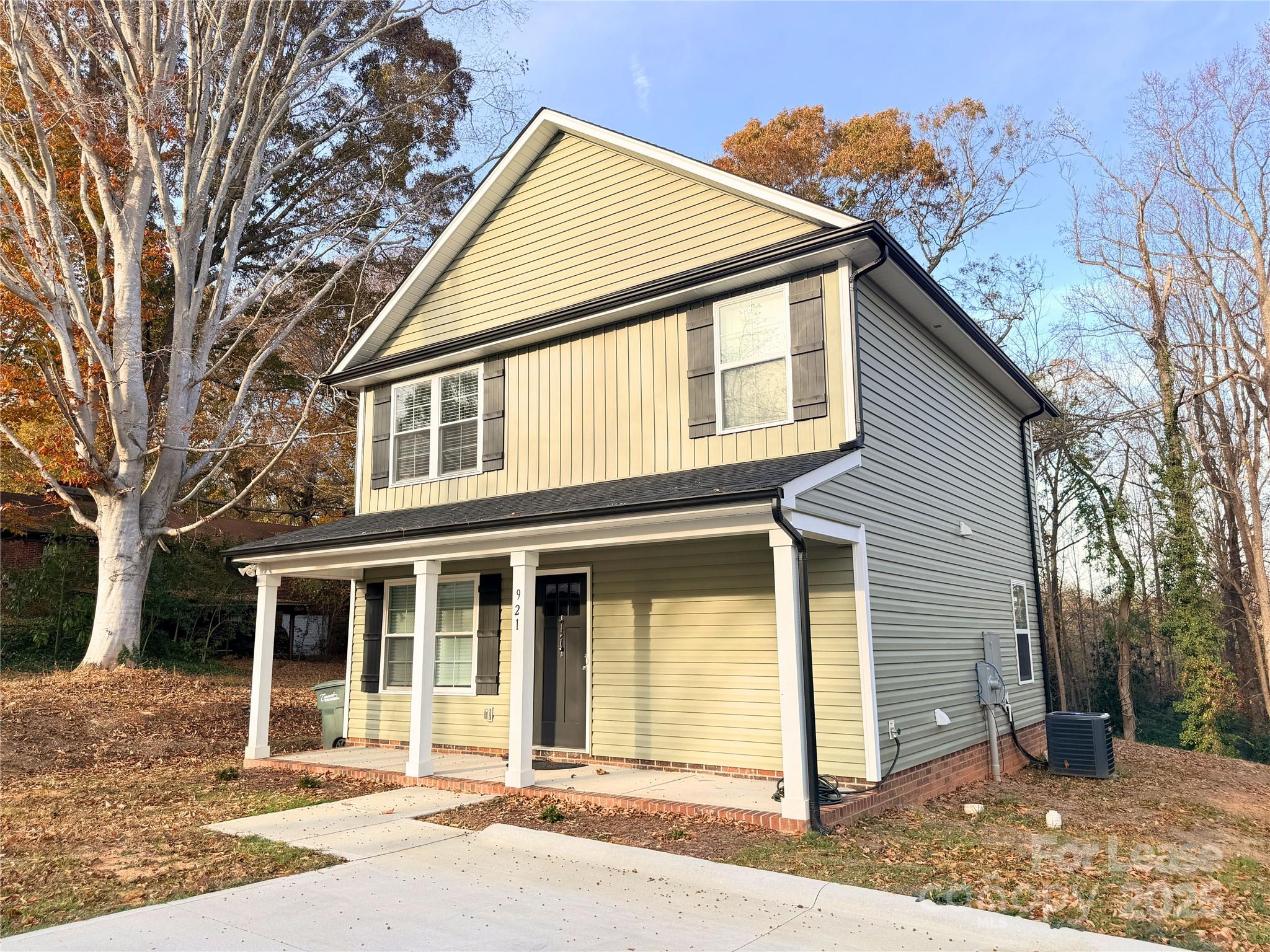 921 Pineridge Street Southeast Concord, NC 28025 - Photo 2 of 13 a front view of a house with a yard