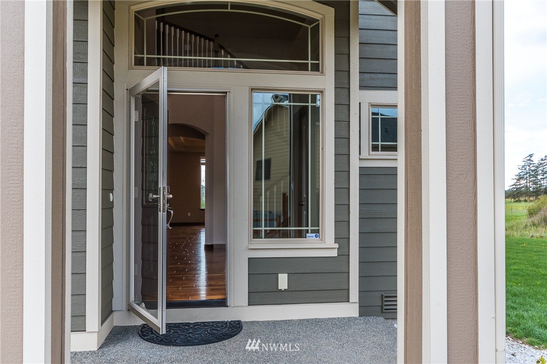 1016 Lyle Ridge Circle Oak Harbor, WA 98277 - Photo 2 of 25 Gallery Image 2