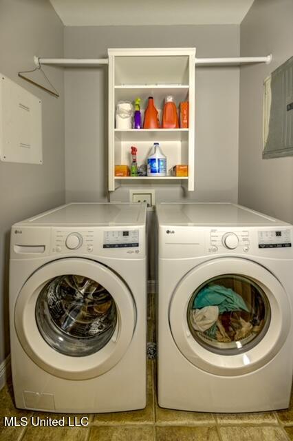 128 Robinhood Road Vicksburg, MS 39180 - Photo 36 of 66 thumbnail_Laundry Closet