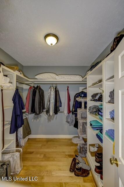 128 Robinhood Road Vicksburg, MS 39180 - Photo 50 of 66 thumbnail_Primary Bedroom Walk-In Closet