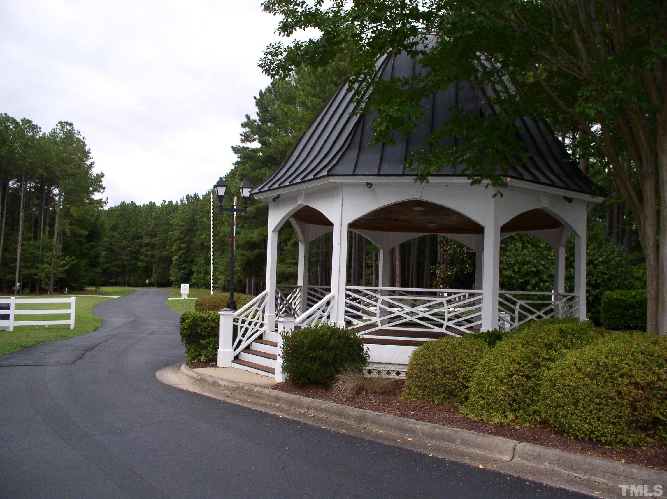 198 B South Harrison Lane Henderson, NC 27537 - Photo 14 of 14 a front view of house with yard and green space