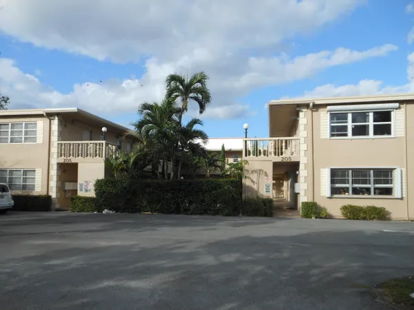 $1,450 | 205 Northeast 3rd Street, Unit 102, Boynton Beach, FL 33435