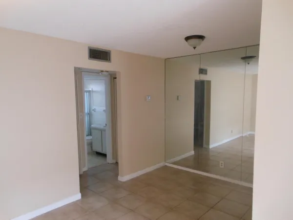 $1,450 | 205 Northeast 3rd Street, Unit 102, Boynton Beach, FL 33435