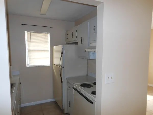 $1,450 | 205 Northeast 3rd Street, Unit 102, Boynton Beach, FL 33435