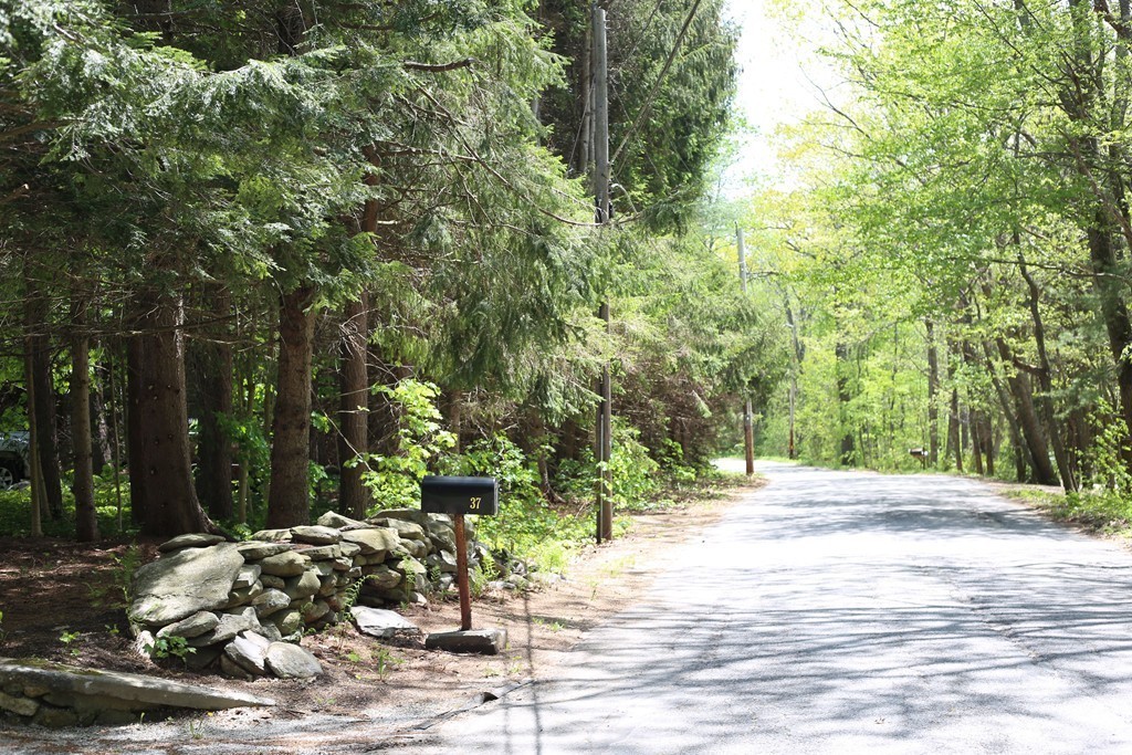 37 Lombard Road Hubbardston, MA 01452 - Photo 5 of 28 Gallery Image 5