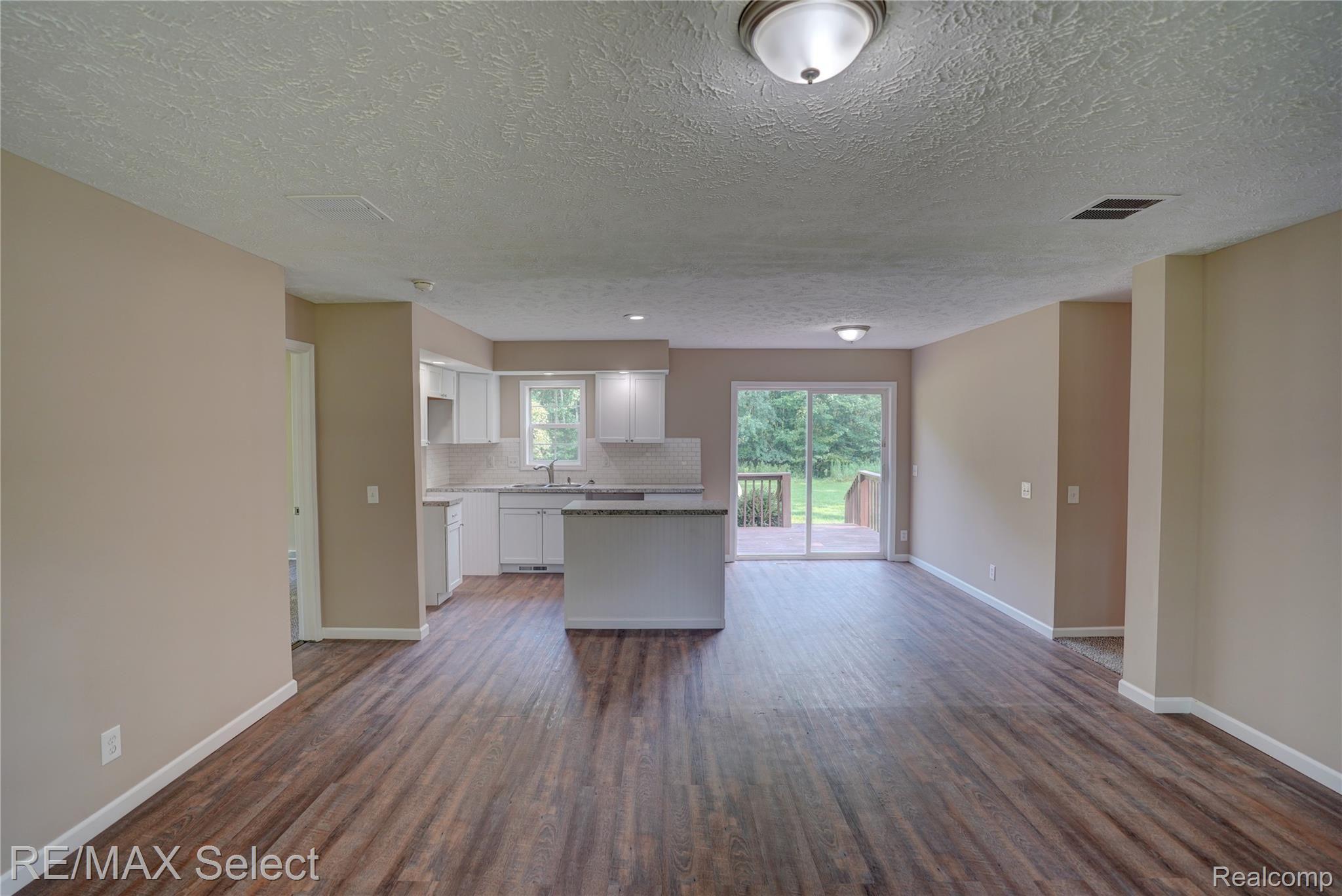2883 East Shaffer Road Midland, MI 48642 - Photo 13 of 44 2883 E Shaffer Rd 22.jpg