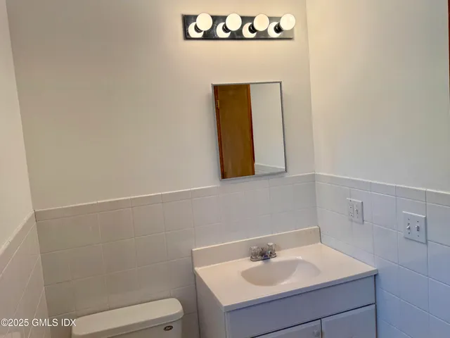 $3,000 | 18 1/2 Morgan Avenue, Unit 2, Greenwich, CT 06831