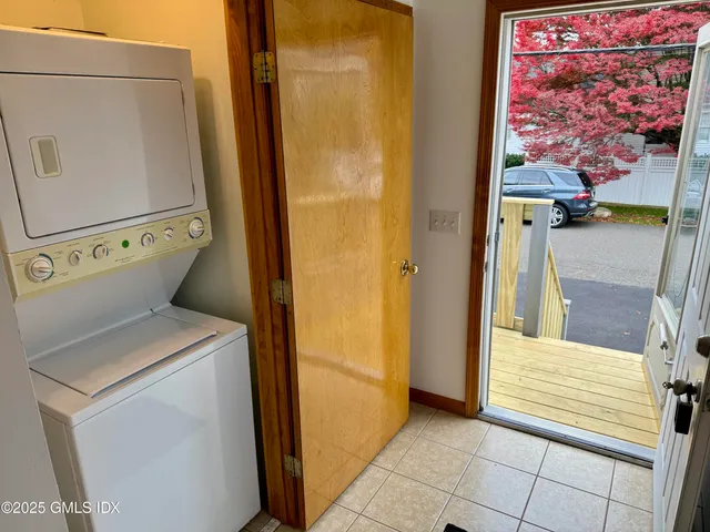 $3,000 | 18 1/2 Morgan Avenue, Unit 2, Greenwich, CT 06831