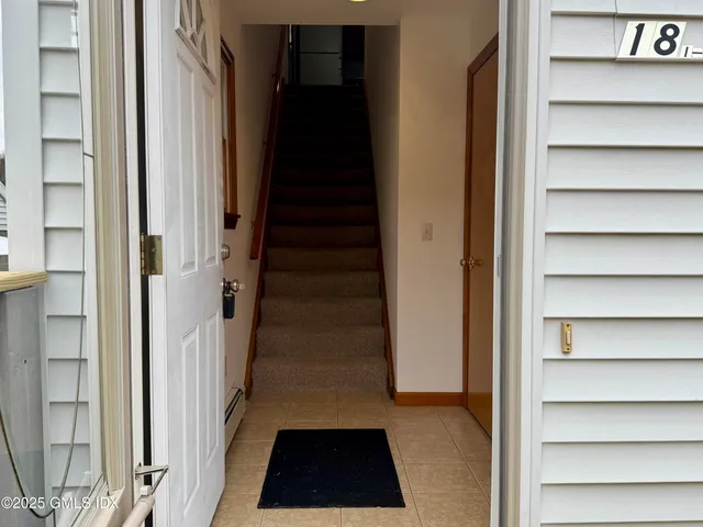 $3,000 | 18 1/2 Morgan Avenue, Unit 2, Greenwich, CT 06831