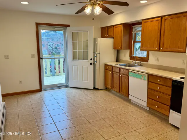 $3,000 | 18 1/2 Morgan Avenue, Unit 2, Greenwich, CT 06831