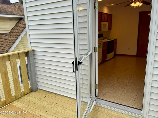 $3,000 | 18 1/2 Morgan Avenue, Unit 2, Greenwich, CT 06831