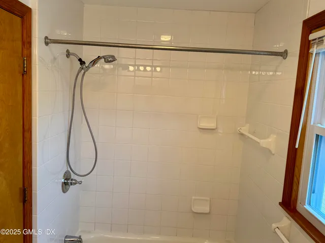 $3,000 | 18 1/2 Morgan Avenue, Unit 2, Greenwich, CT 06831