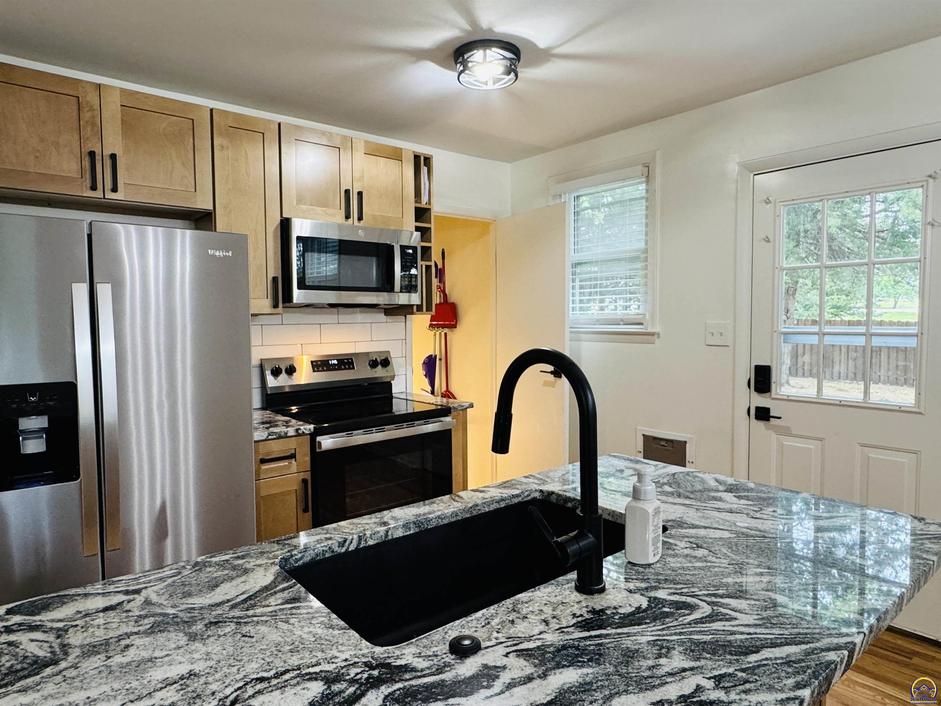 320 Northeast 58th Street Topeka, KS 66617 - Photo 15 of 49