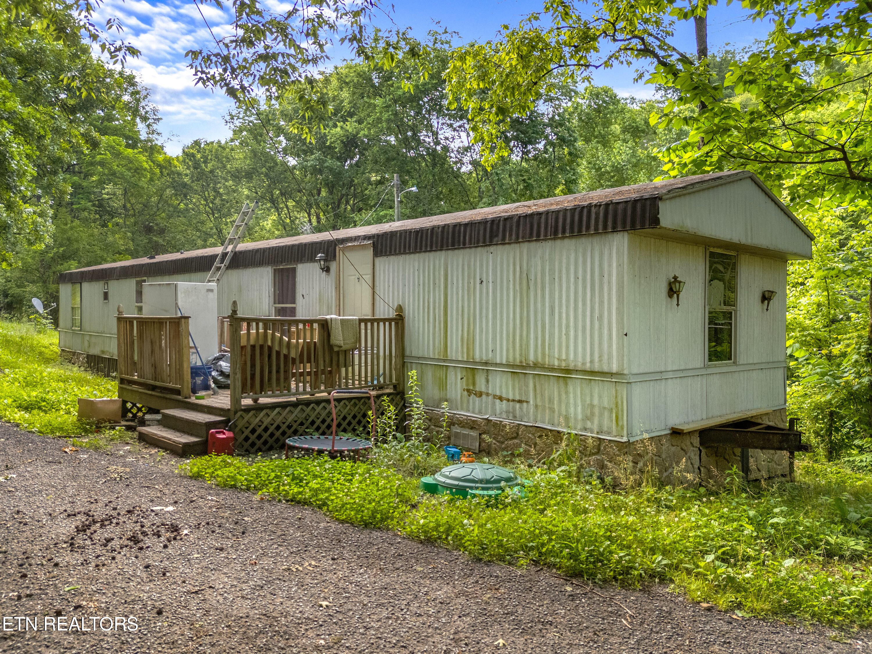 9217 Kodak Road Kodak, TN 37764 - Photo 3 of 17 9217 1